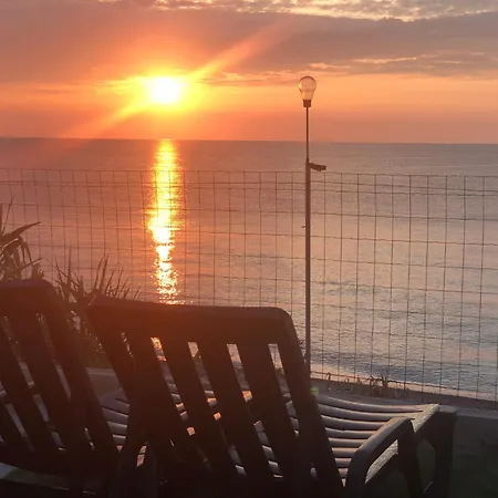 Casa Directa Al Mar Nyaraló *